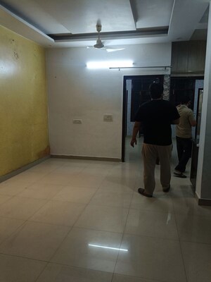 Room in 3 BHK Builder Floor at Guru Nanak Enclave, Dhakoli – for Rent