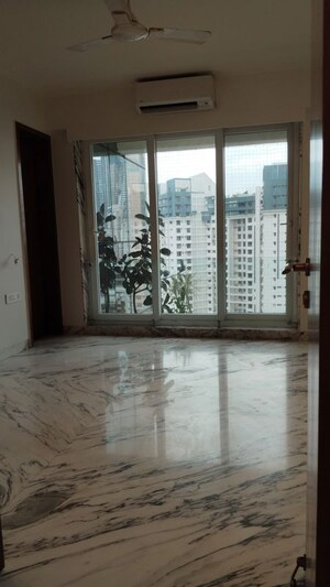Room in 4 BHK Apartment at Sumer Trinity Towers, Prabhadevi – for Rent