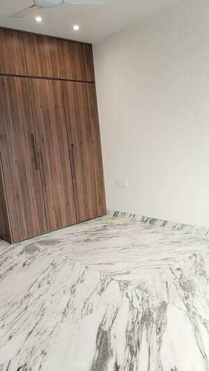 Room in 4 BHK Apartment at Sumer Trinity Towers, Prabhadevi – for Rent