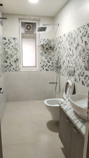 Bathroom in 4 BHK Apartment at Sumer Trinity Towers, Prabhadevi – for Rent