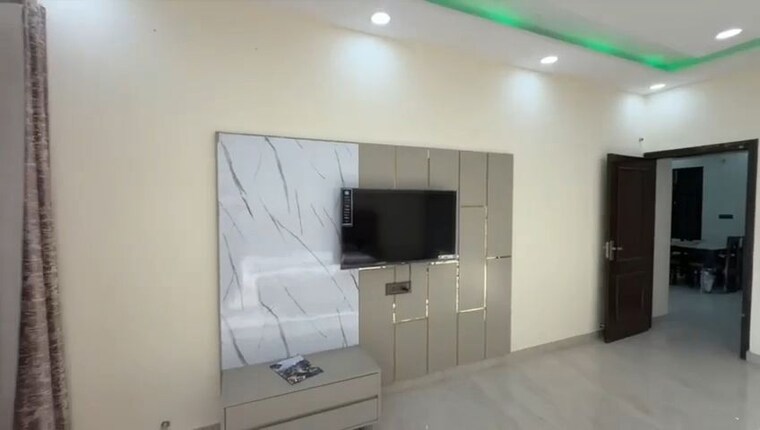 Kitchen, mrs-hi-greens 3 Bedroom 2200 Sq.Ft. Apartment In Kishanpura Zirakpur 10624701