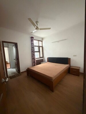 Room in 3 BHK Apartment at Raheja Teachers Apartments, Sector 31 – for Sale