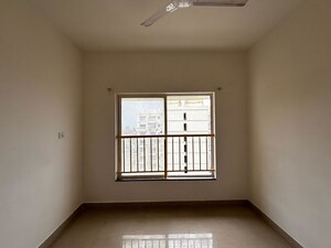 Room in 2 BHK Apartment at PRA The Lake District, Kondhwa – for Rent