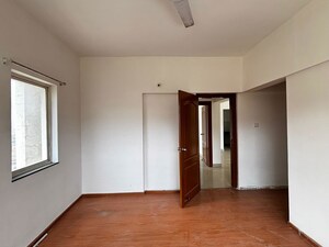 Room in 2 BHK Apartment at PRA The Lake District, Kondhwa – for Rent