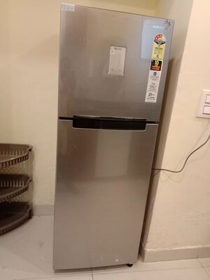 Furnished Amenities in 3 BHK Builder Floor at Lake View Complex, Dhakoli – for Rent