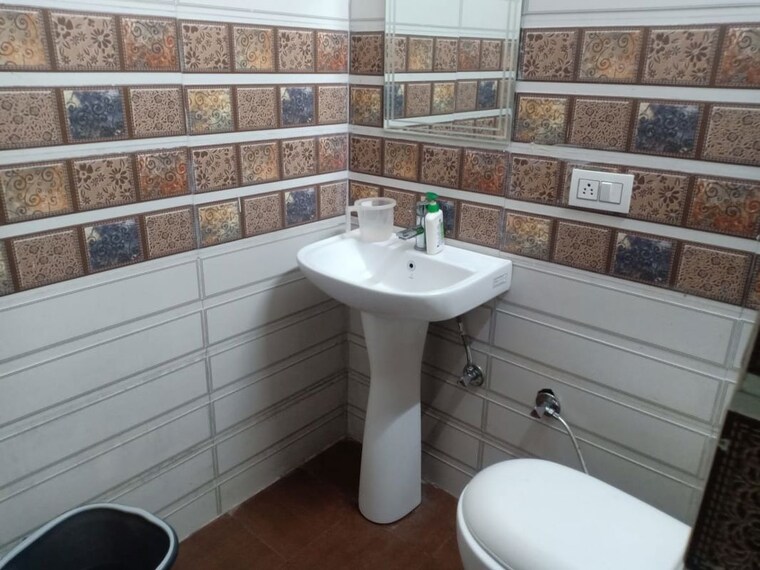 Bathroom, lake-view-complex 3 Bedroom 1800 Sq.Ft. Builder Floor In Dhakoli Zirakpur 10624720