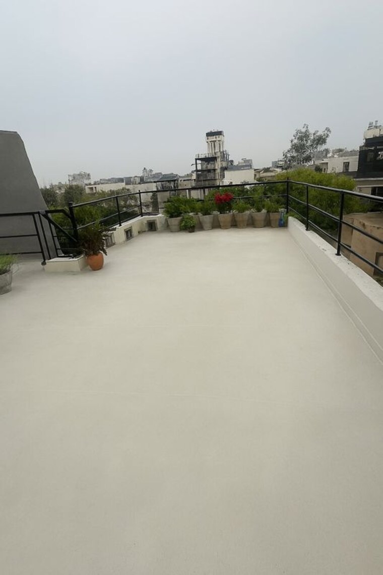 Balcony, chittaranjan park 3 Bedroom 160 Sq.Yd. Builder Floor In Chittaranjan Park Delhi 10624771