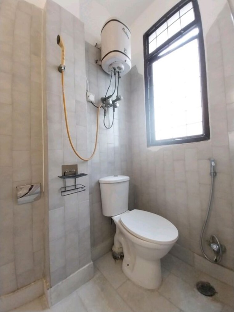 Bathroom, vasant vihar 3 Bedroom 150 Sq.Yd. Builder Floor In Vasant Vihar Delhi 10624775
