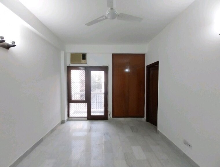 Room, vasant vihar 3 Bedroom 150 Sq.Yd. Builder Floor In Vasant Vihar Delhi 10624775