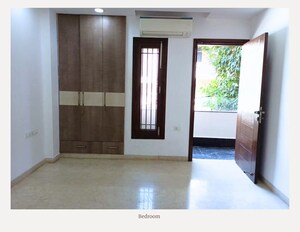 Room in 3 BHK Builder Floor at Safdarjung Enclave – for Rent