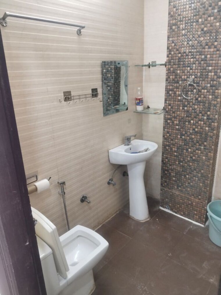 Bathroom, sector 46 2 Bedroom 1550 Sq.Ft. Builder Floor In Sector 46 Gurgaon 10624801