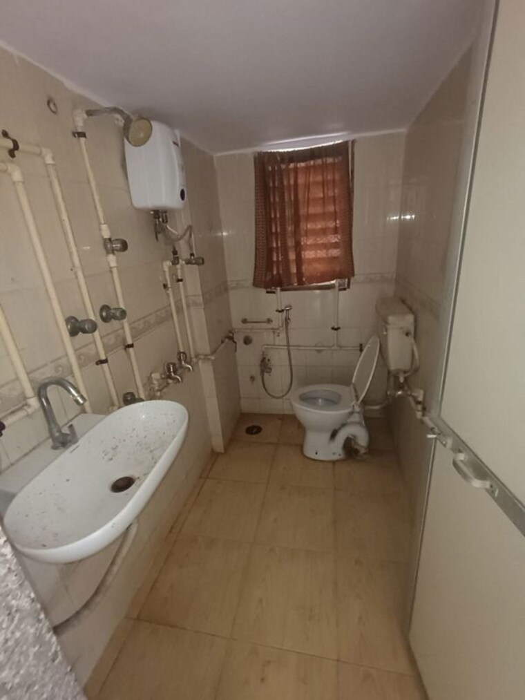 Bathroom, subhash nagar 2 Bedroom 1100 Sq.Ft. Apartment In Subhash Nagar Mumbai 10624859