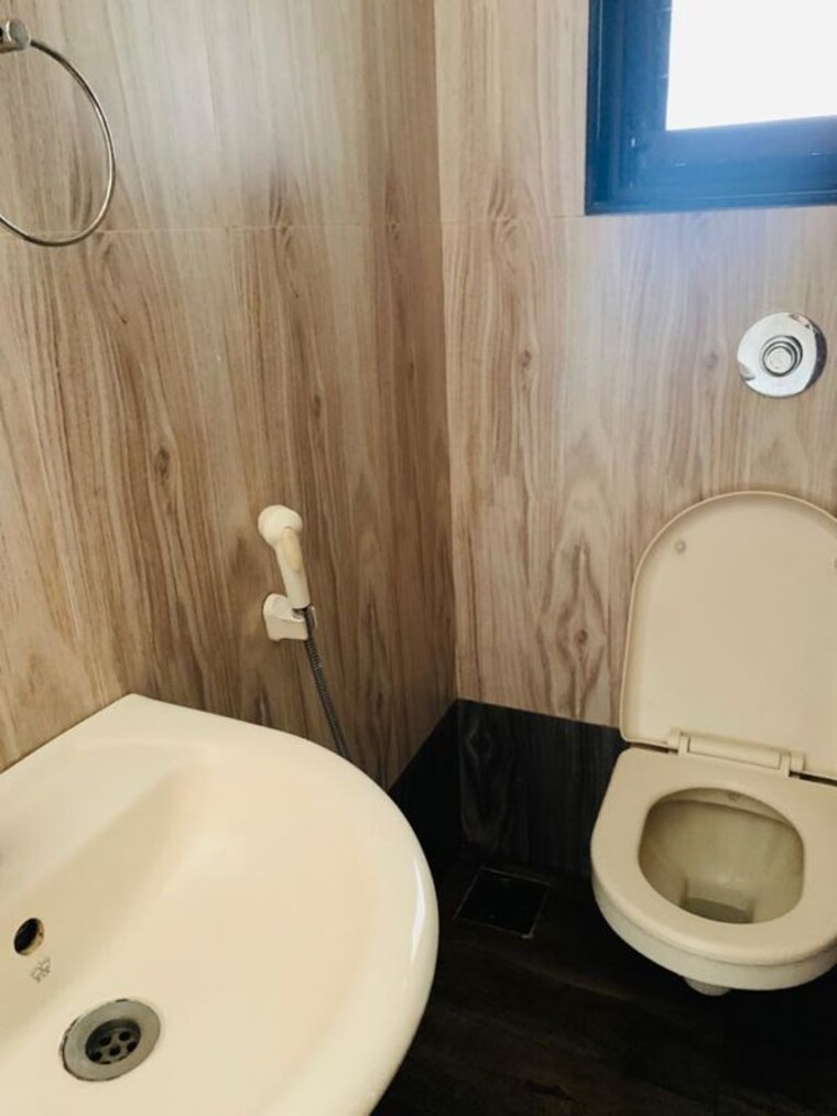 Bathroom, majestic-avighna 2 Bedroom 1000 Sq.Ft. Apartment In Chembur Mumbai 10624870
