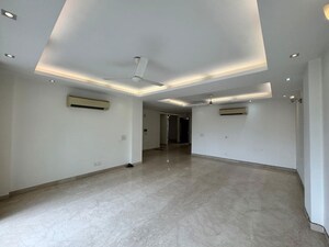 Room in 3 BHK Builder Floor at Defence Colony – for Rent