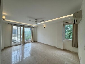 Room in 3 BHK Builder Floor at Defence Colony – for Rent