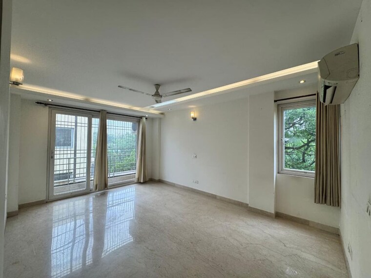 Room, defence colony 3 Bedroom 285 Sq.Yd. Builder Floor In Defence Colony Delhi 10624888