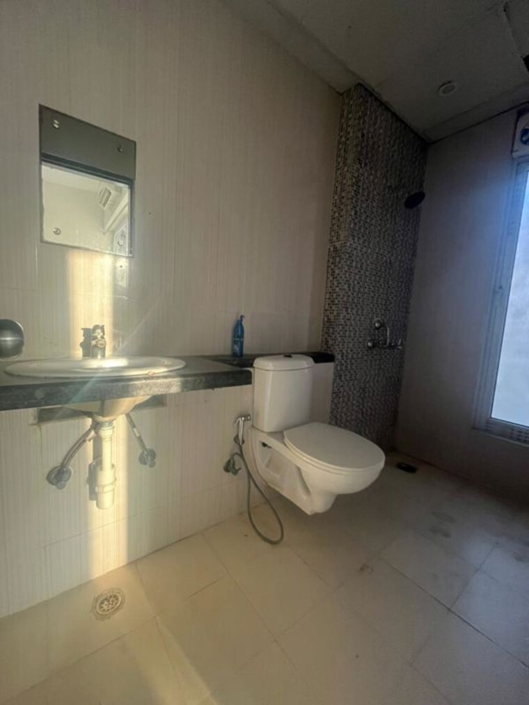 Bathroom, mahagun-mirabella 2.5 Bedroom 1400 Sq.Ft. Apartment In Sector 79 Noida 10624903