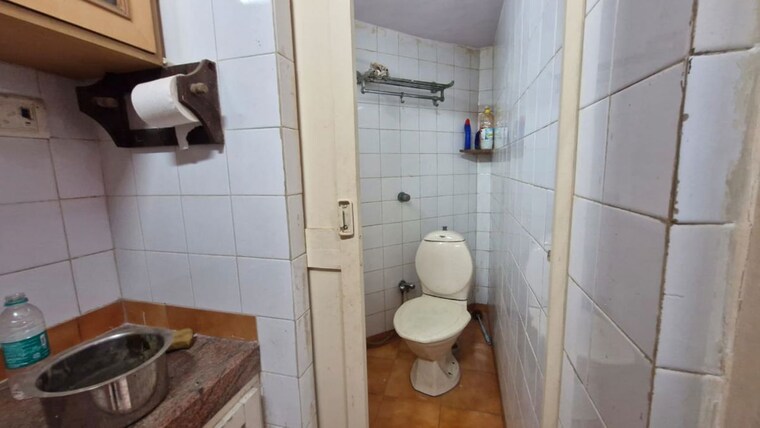 Bathroom, goregaon east Commercial Office Space 310 Sq.Ft. In Goregaon East Mumbai 10624938