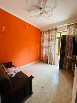Living Room in 1 BHK Builder Floor at Ardee City, Sector 52 – for Rent