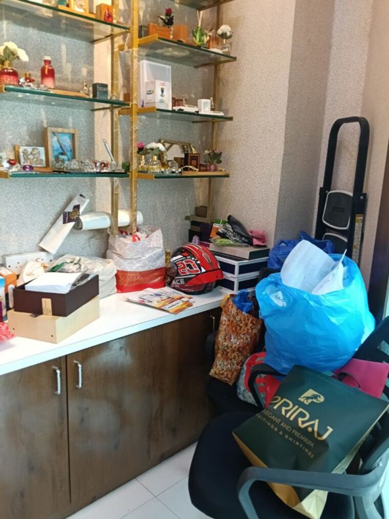 Team Area, express-zone Commercial Office Space 135 Sq.Ft. In Malad East Mumbai 10624946