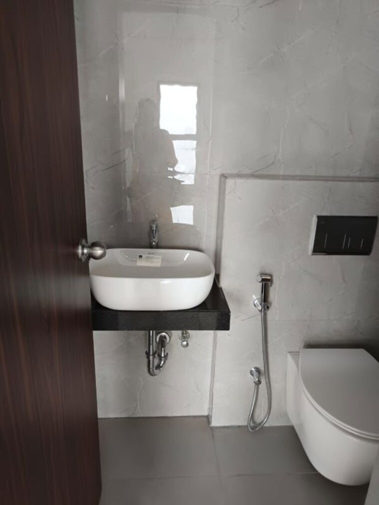 Bathroom, raymond-ten-x-habitat 2 Bedroom 750 Sq.Ft. Apartment In Pokhran Road No Two Thane 10624965