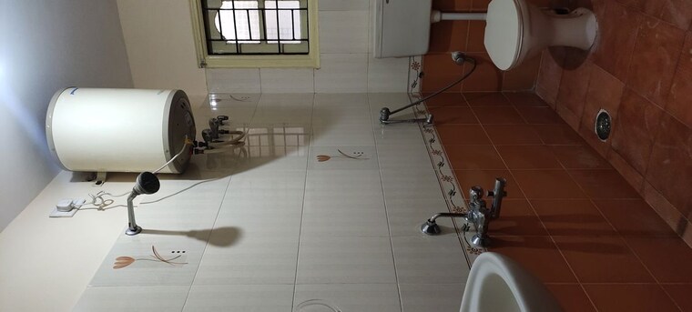 Bathroom, hsr layout sector 2 2 Bedroom 1350 Sq.Ft. Builder Floor In Hsr Layout Sector 2 Bangalore 10624951