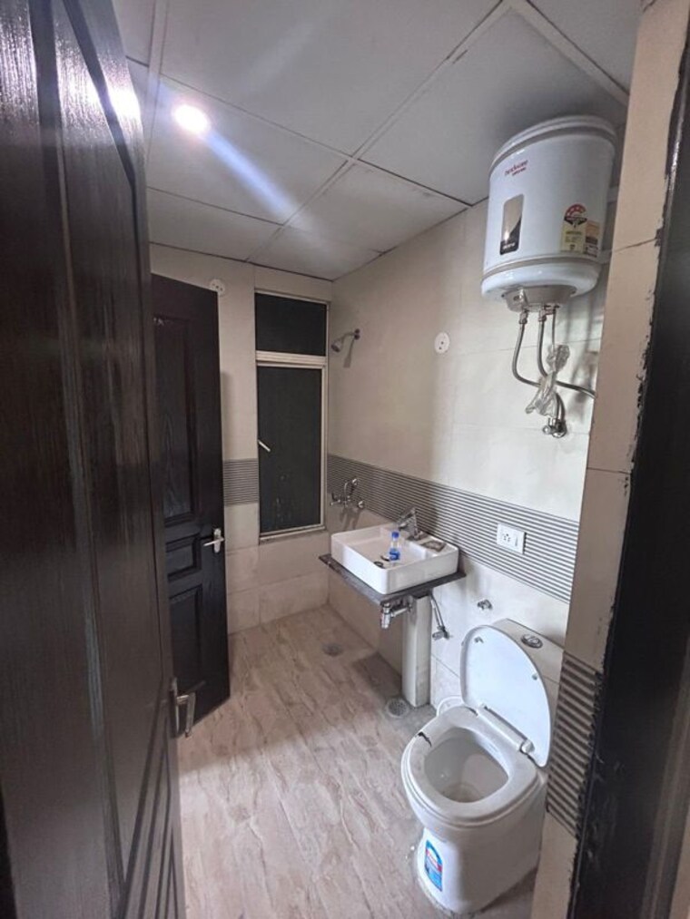 Bathroom, vvip-suites 3 Bedroom 1400 Sq.Ft. Apartment In Raj Nagar Extension Ghaziabad 10613078
