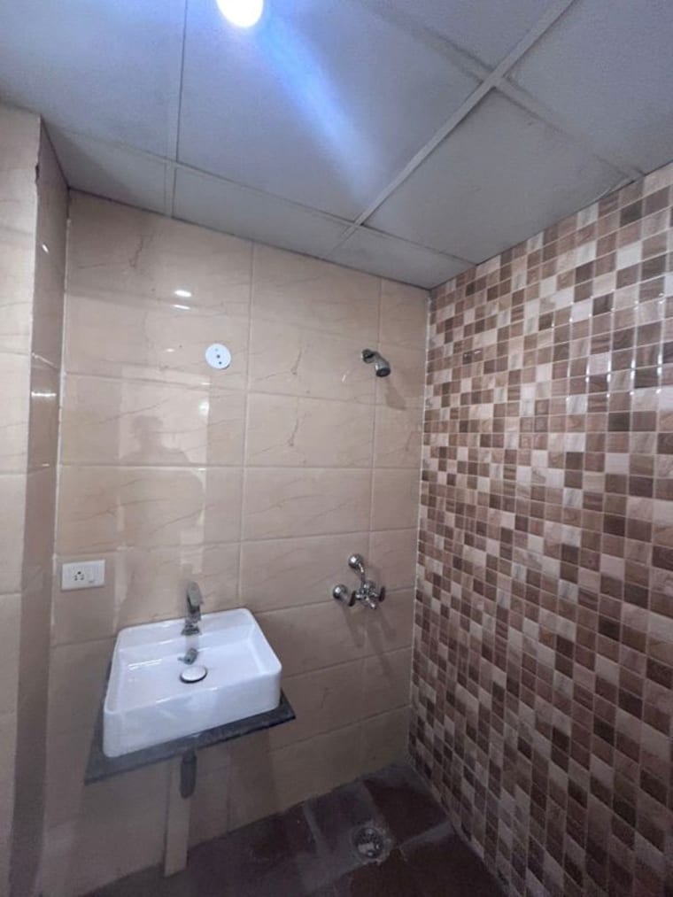 Bathroom, vvip-suites 3 Bedroom 1400 Sq.Ft. Apartment In Raj Nagar Extension Ghaziabad 10613078