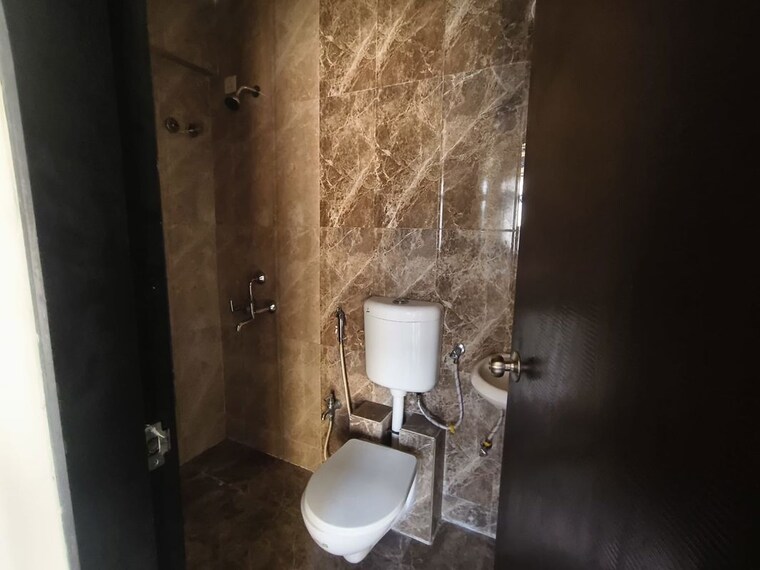 Bathroom, haware-dahlia 1 Bedroom 380 Sq.Ft. Apartment In Kasarvadavali Thane 10624997
