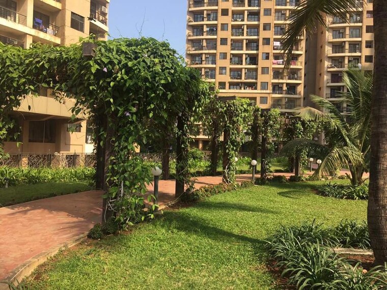 Garden, k-raheja-heights 2 Bedroom 735 Sq.Ft. Apartment In Malad East Mumbai 10625013