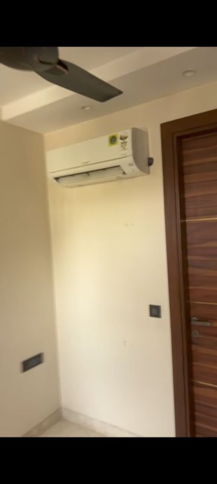 Room, sector 19 3 Bedroom 250 Sq.Mt. Builder Floor In Sector 19 Noida 10623236
