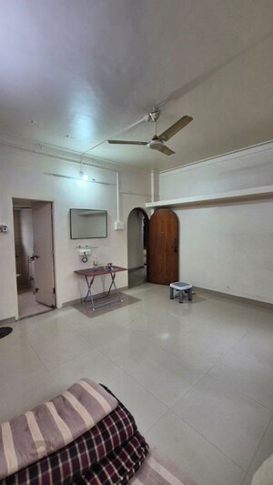 Room in 3 BHK Apartment at Rasta Peth – for Rent