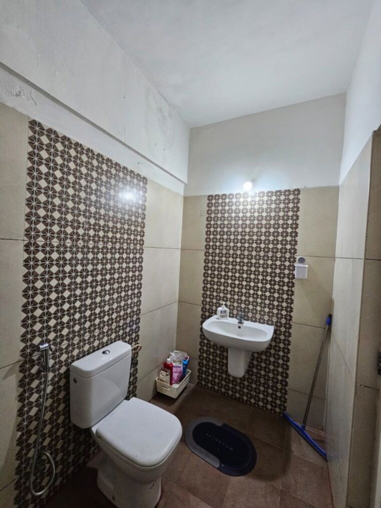 Bathroom, kumar-park-infinia 2 Bedroom 750 Sq.Ft. Apartment In Fursungi Pune 10625078