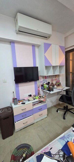 Team Area in 2 BHK Apartment at Mahindra Vicino, Andheri East – for Rent