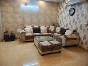 Living Room in 3 BHK Builder Floor at Green Fields Colony – for Rent