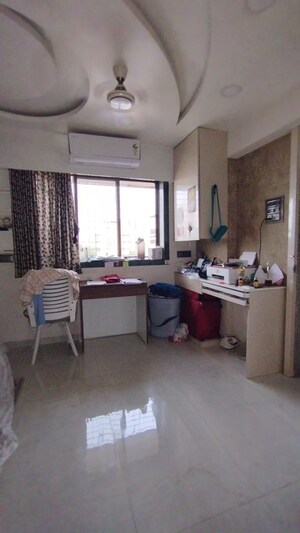 Team Area in 1 BHK Apartment at Pagoda View, Kandivali West – for Rent