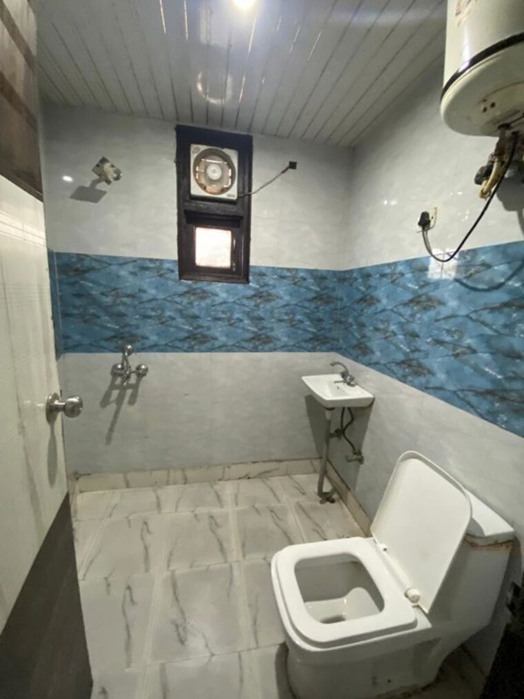 Bathroom, neb sarai 1 Bedroom 450 Sq.Ft. Builder Floor In Neb Sarai Delhi 10625123