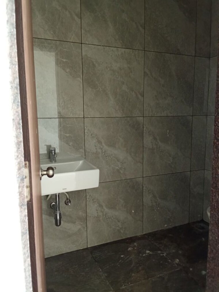 Bathroom, chandak-unicorn Commercial Office Space 419 Sq.Ft. In Andheri West Mumbai 10625135