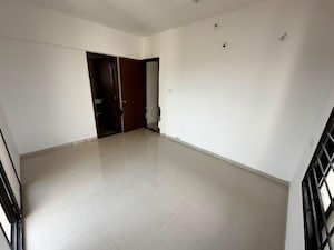 Room in 1.5 BHK Apartment at Kohinoor Tinsel County, Hinjewadi – for Rent