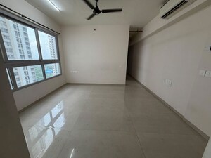 Room in 2 BHK Apartment at Piramal Vaikunth, Balkum Pada – for Rent