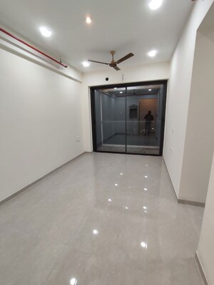 Room in 1 BHK Apartment at Piramal Vaikunth, Balkum Pada – for Rent