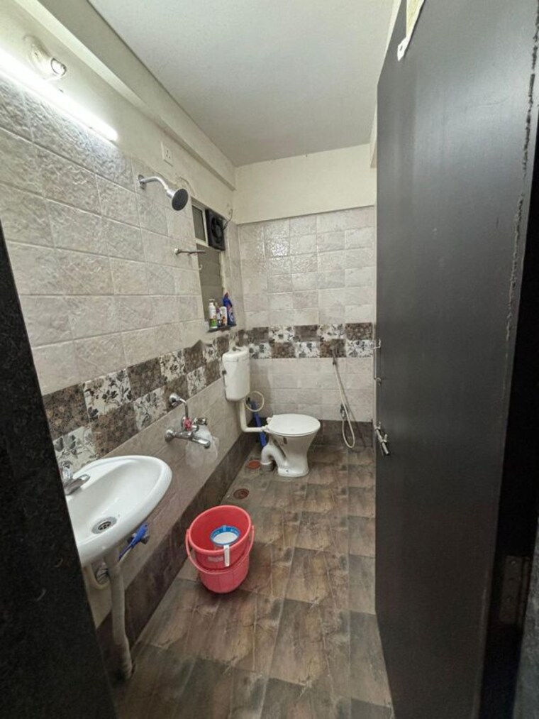 Bathroom, neeti-heritage 2 Bedroom 950 Sq.Ft. Apartment In Nande Pune 10625232