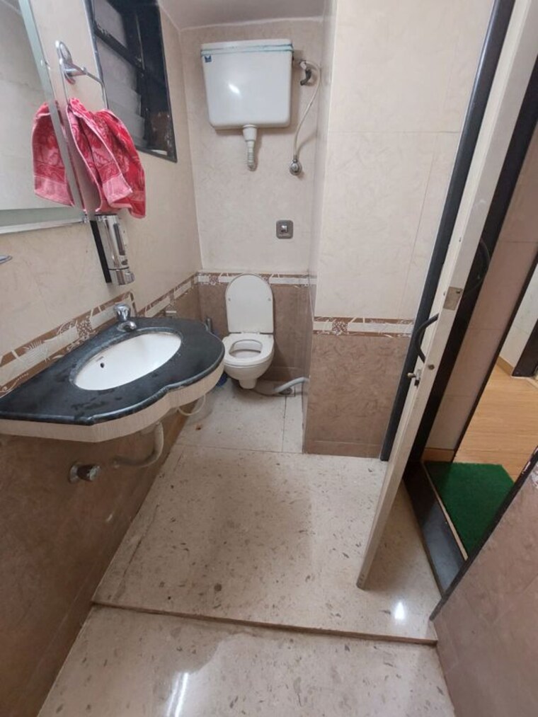 Bathroom, powai-panchratna-society 2 Bedroom 700 Sq.Ft. Apartment In Powai Mumbai 10625248