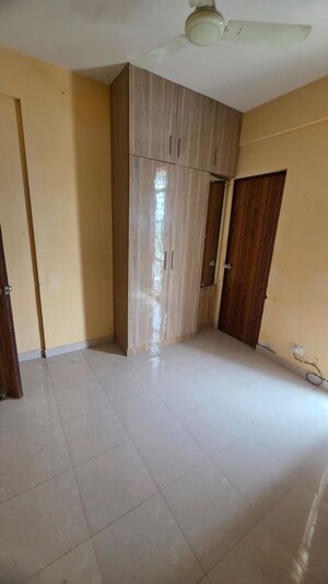 Room in 3 BHK Apartment at Conscient Habitat 102, Sector 102 – for Rent