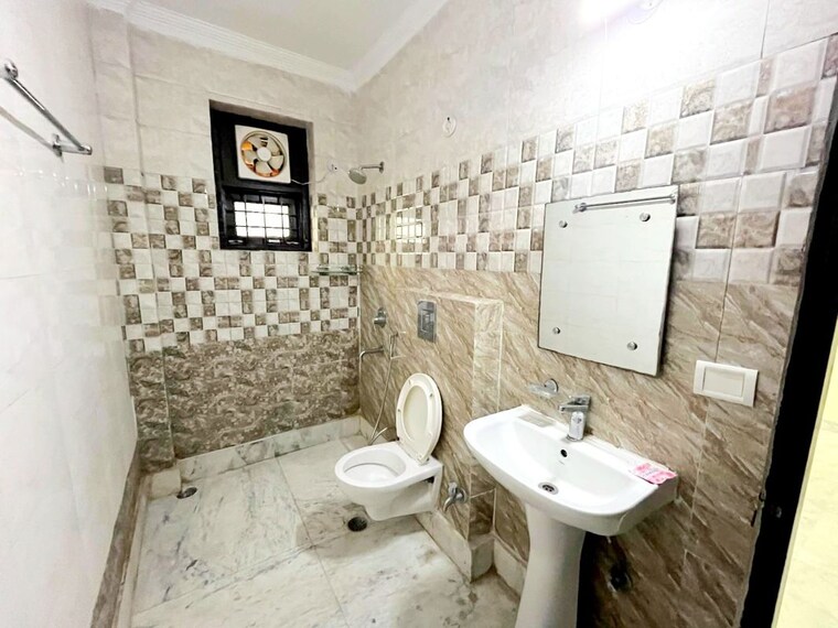 Bathroom, sector 51 3 Bedroom 1800 Sq.Ft. Builder Floor In Sector 51 Gurgaon 10625271