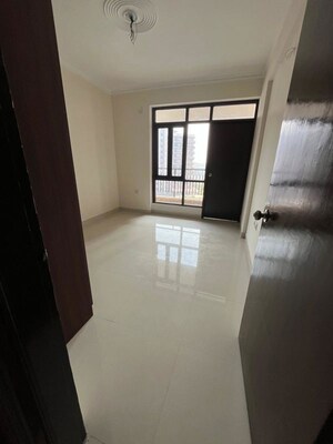 Room in 3 BHK Apartment at Emaar Gurgaon Greens, Sector 102 – for Rent