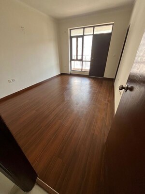 Room in 3 BHK Apartment at Emaar Gurgaon Greens, Sector 102 – for Rent