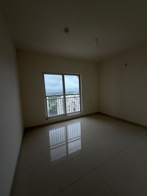 Room in 3 BHK Apartment at Godrej Green Vistas, Mahalunge – for Rent