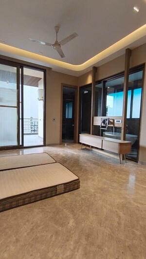 Room in 4 BHK Builder Floor at Greater Kailash – for Rent