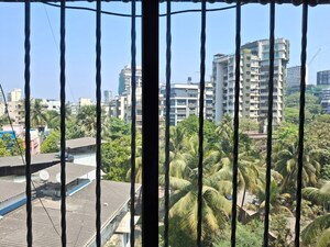 Balcony in 3.5 BHK Apartment at Felicia Apartment, Pali Hill – for Rent